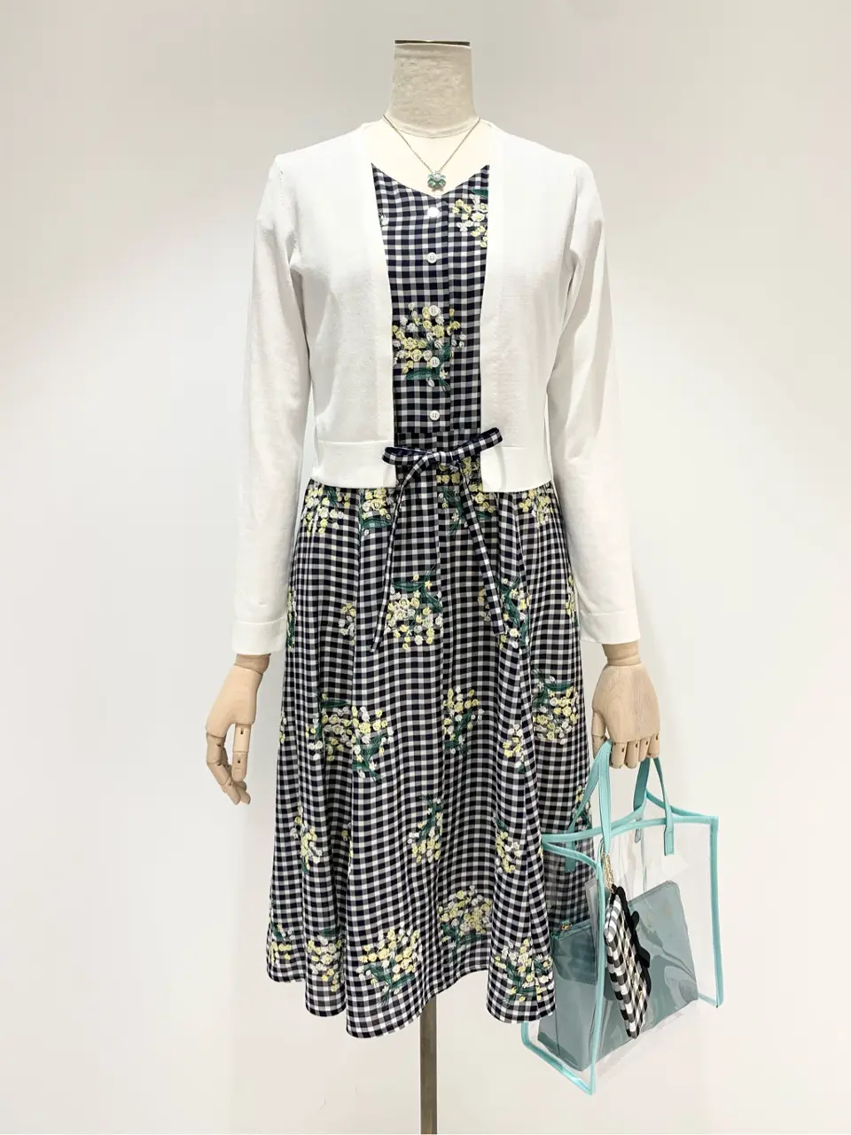  𝓕 コーディネート画像