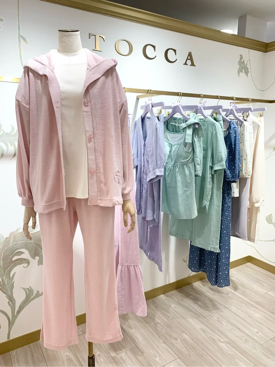  𝓕 コーディネート画像