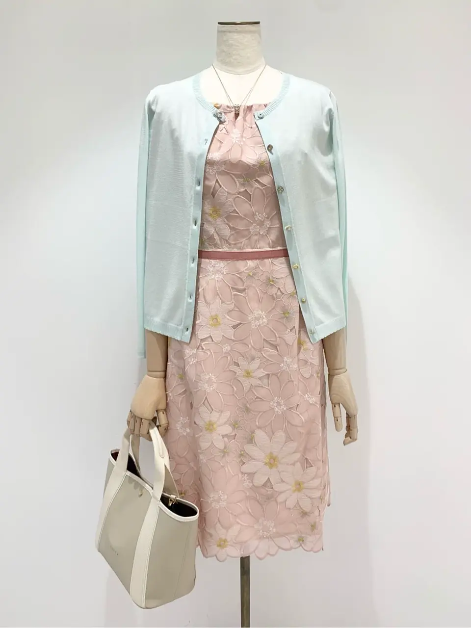  𝓕 コーディネート画像