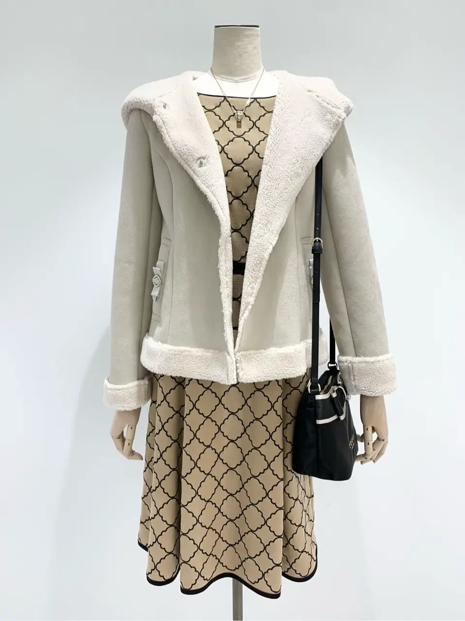  𝓕 コーディネート画像