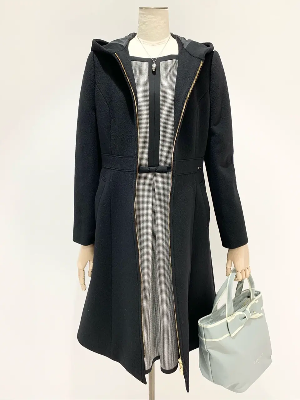  𝓕 コーディネート画像