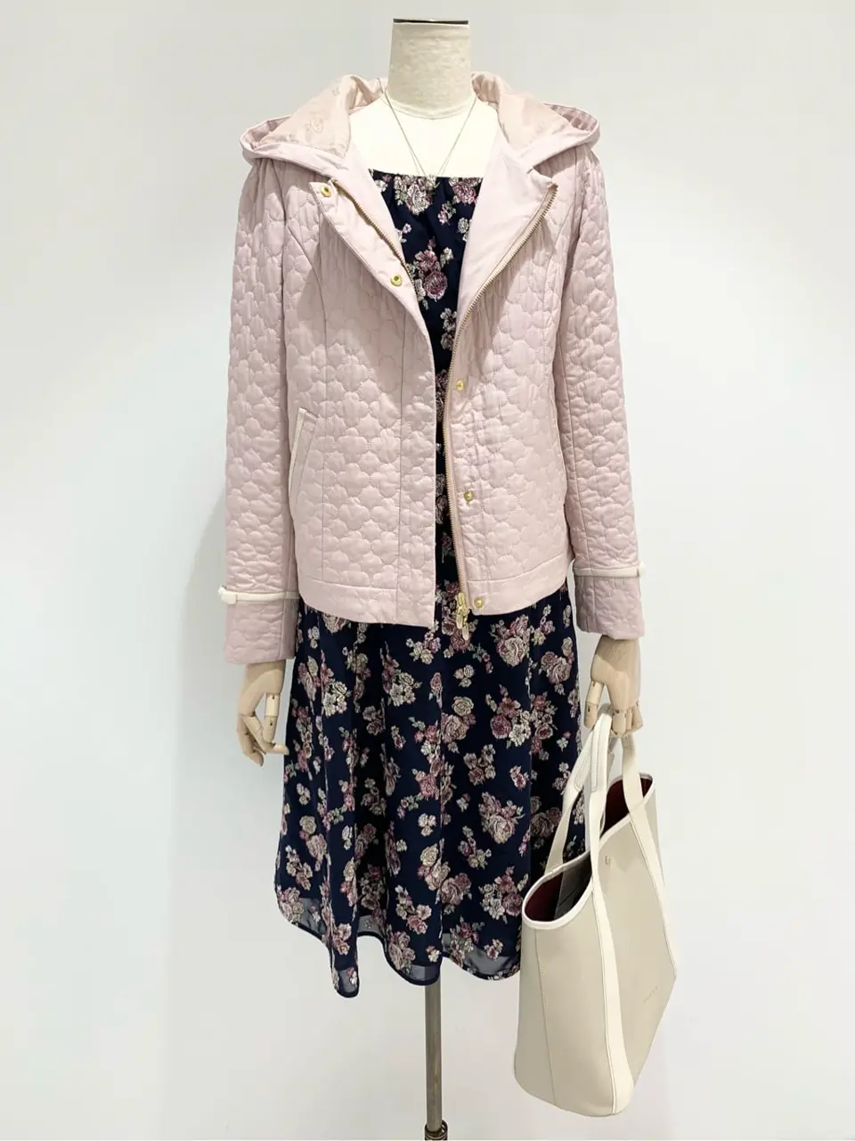  𝓕 コーディネート画像