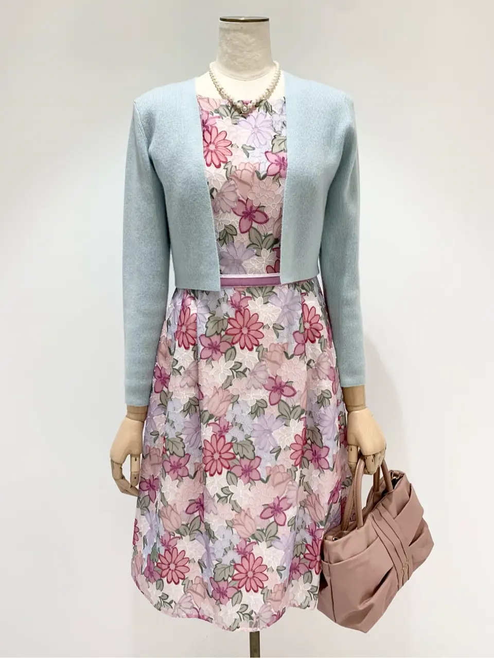  𝓕 コーディネート画像