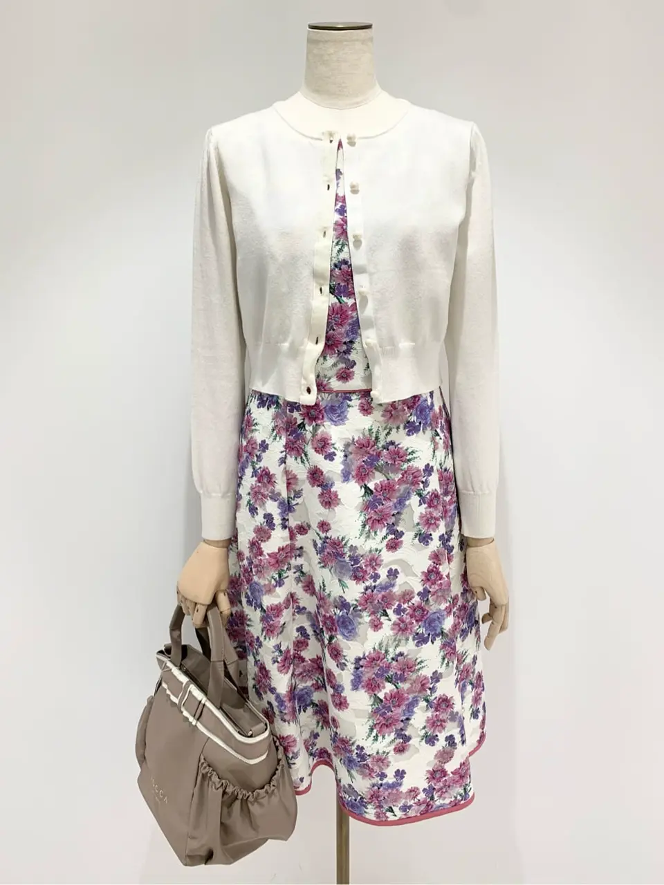  𝓕 コーディネート画像