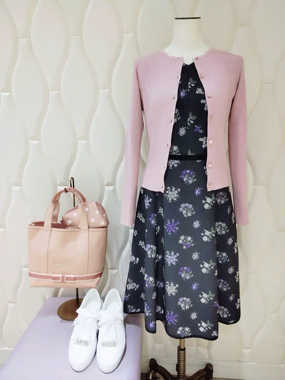  スタッフf コーディネート画像