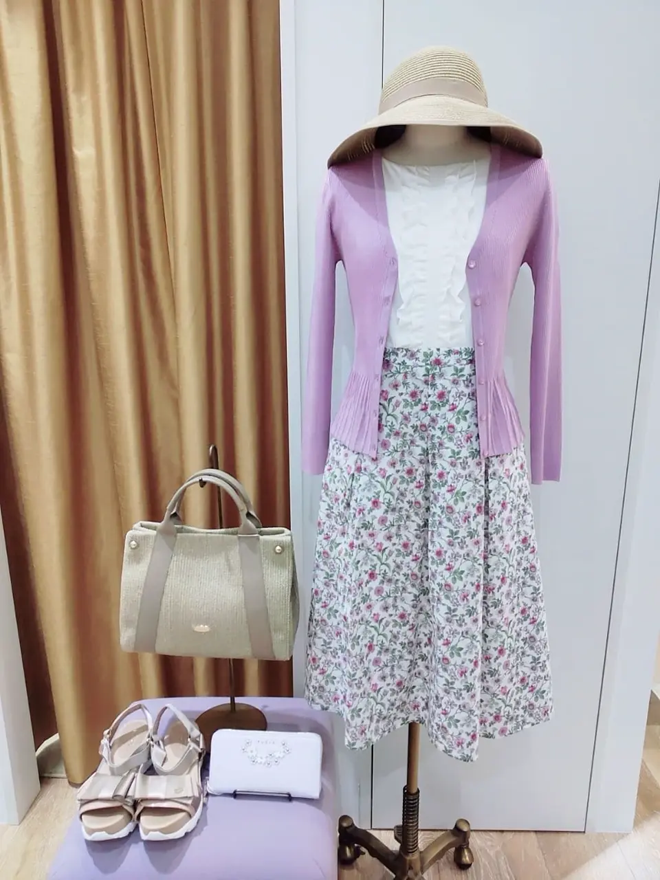  スタッフf コーディネート画像