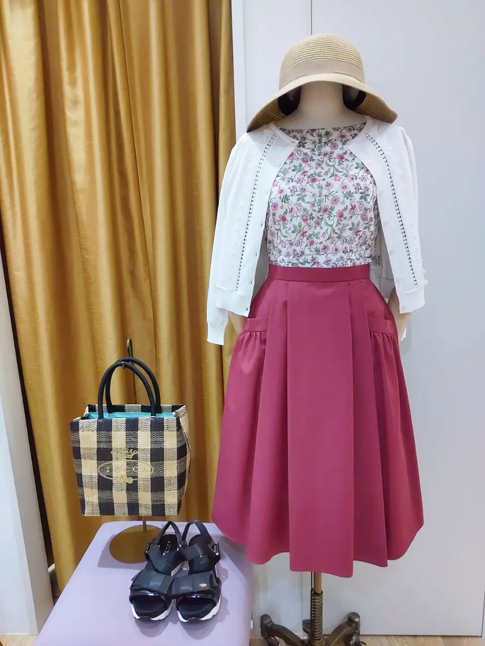  スタッフf コーディネート画像