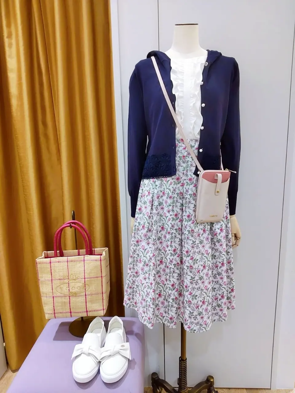  スタッフf コーディネート画像