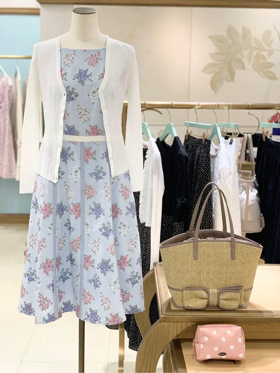  𝓕 コーディネート画像