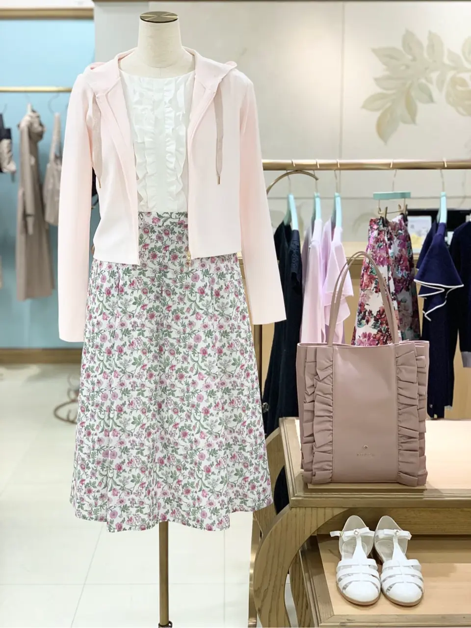  𝓕 コーディネート画像