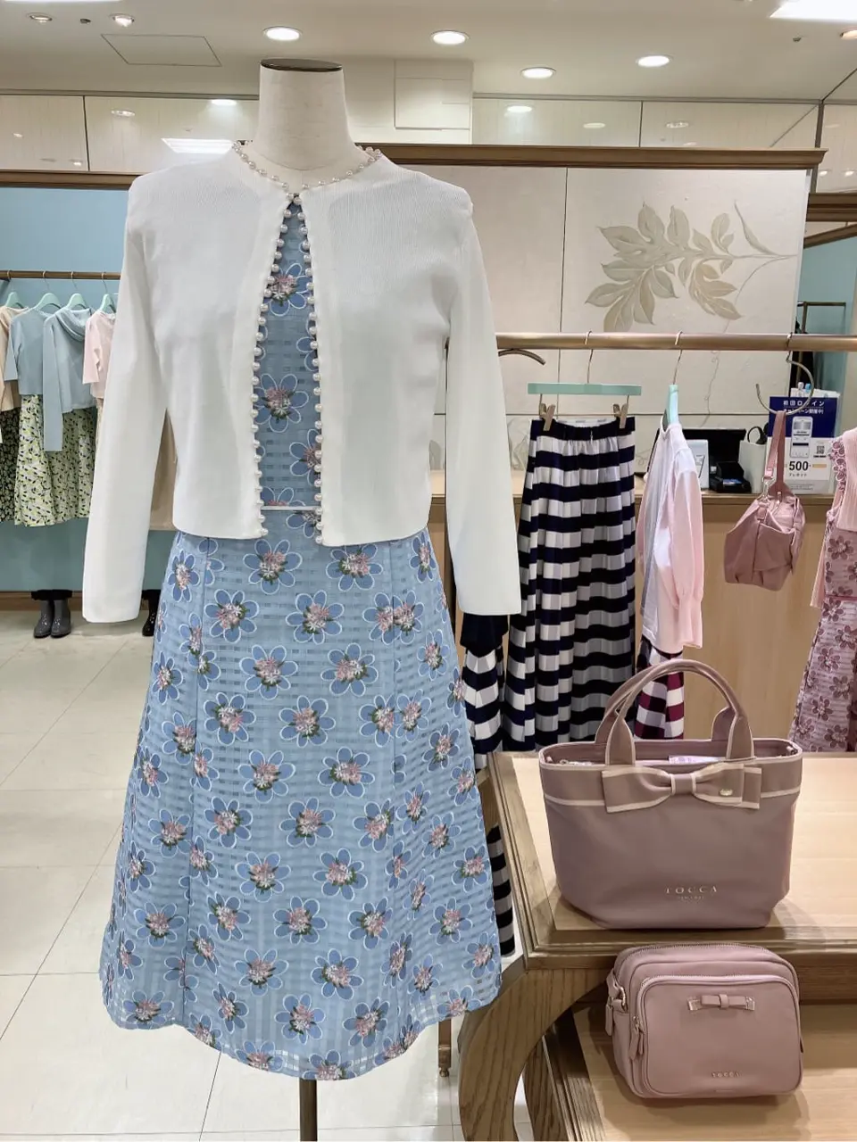  𝓕 コーディネート画像