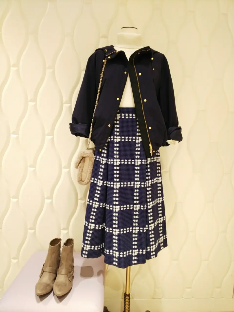  スタッフf コーディネート画像