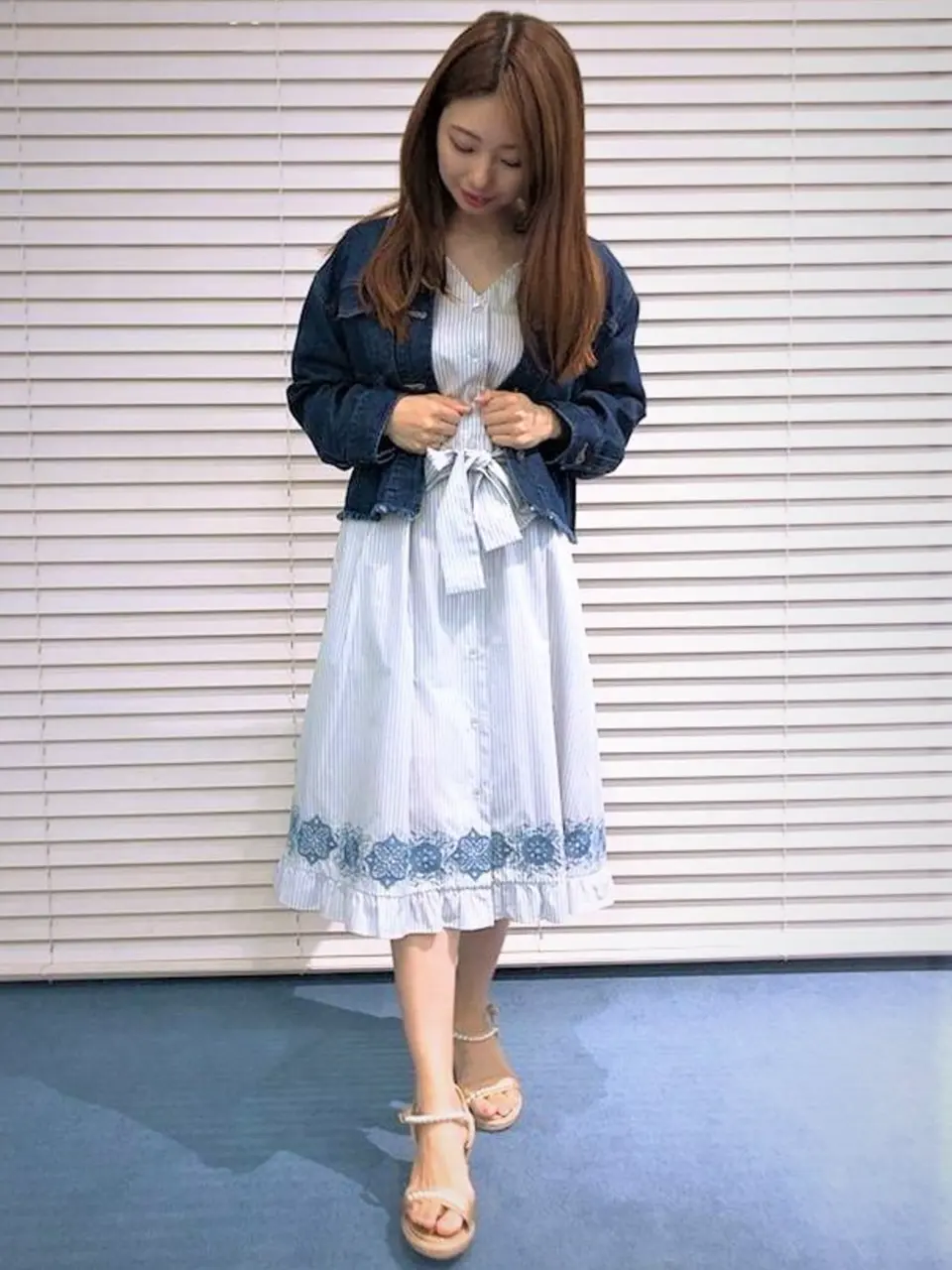  スタッフ akari コーディネート画像