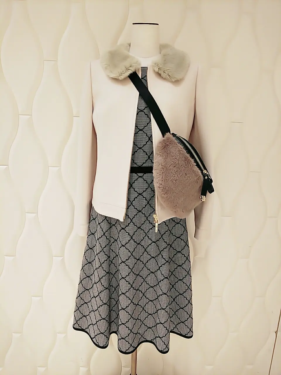  スタッフf コーディネート画像