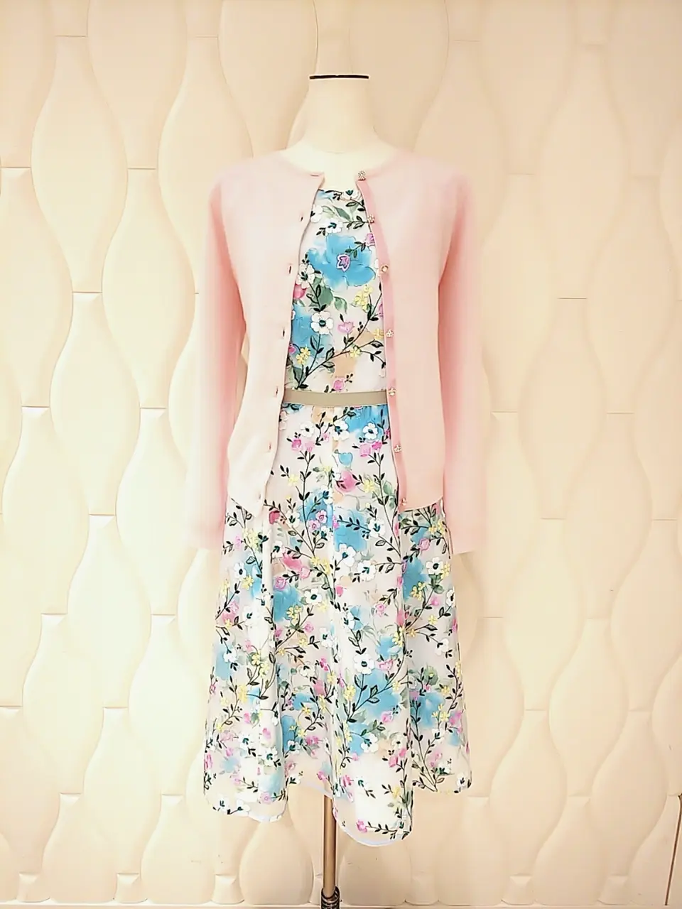  スタッフf コーディネート画像