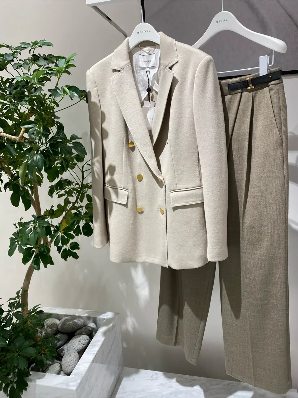 BEIGE， R.A コーディネート画像