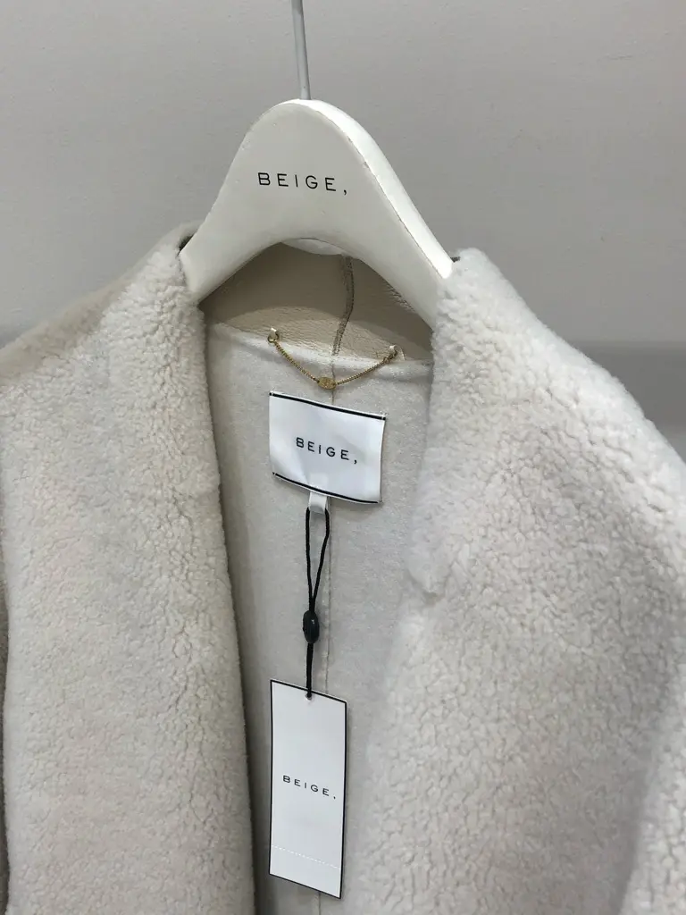 BEIGE， 藤木 コーディネート画像