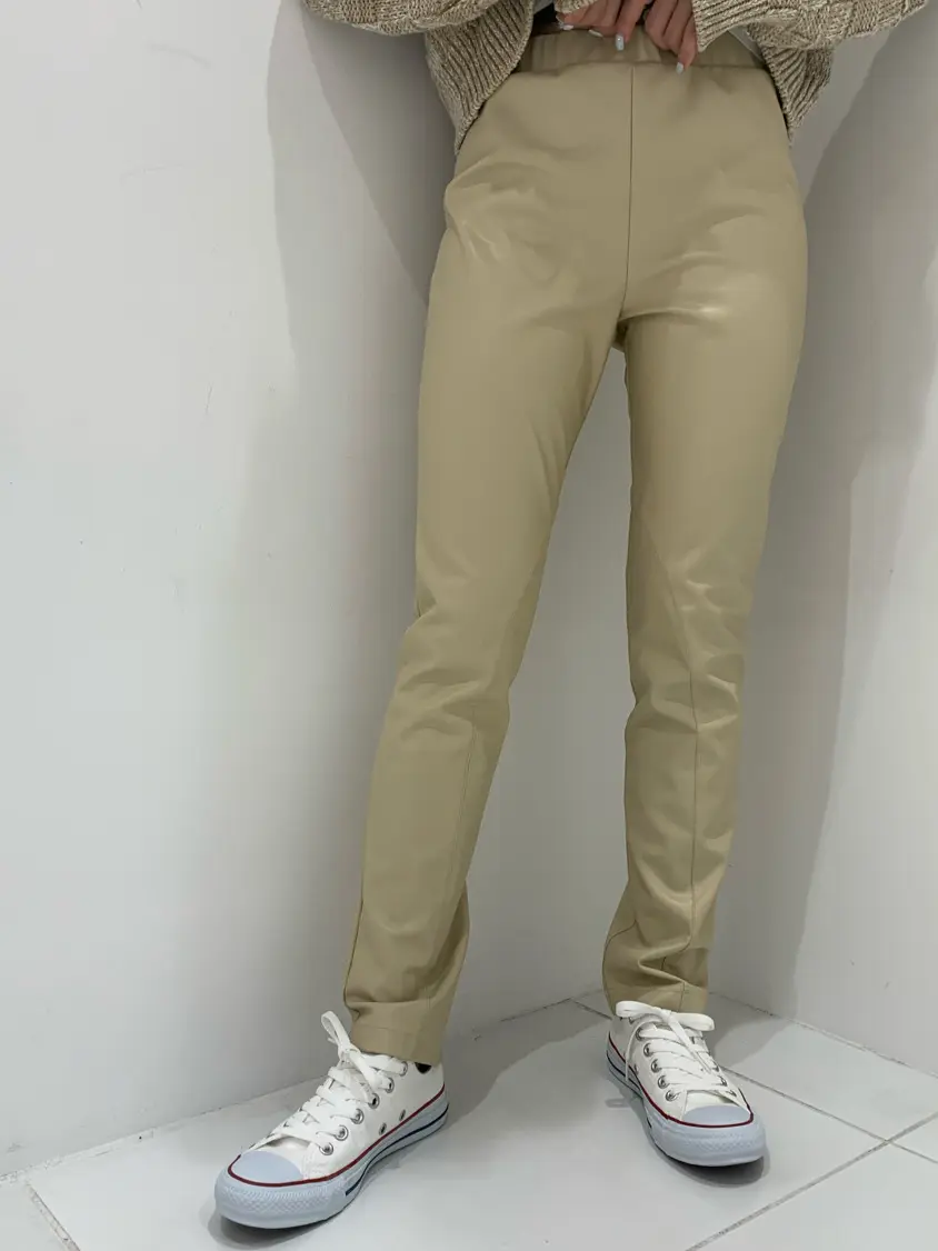 BEIGE， アライ コーディネート画像