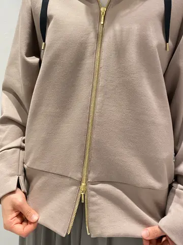 BEIGE， R.A コーディネート画像