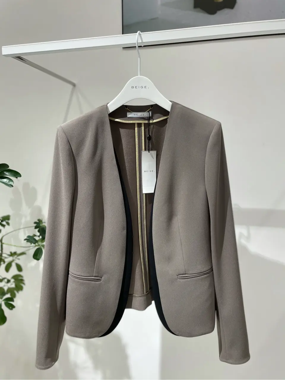 BEIGE， 小泉 コーディネート画像