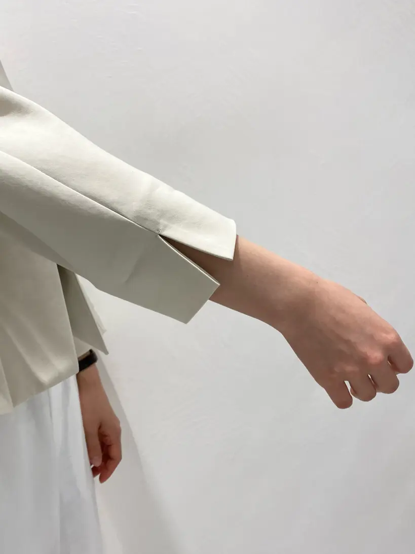 BEIGE， R.A コーディネート画像