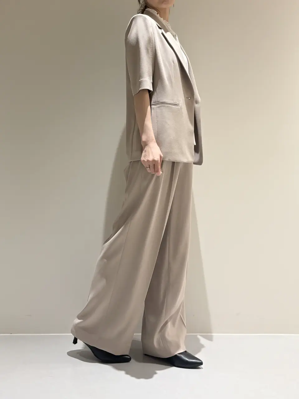 BEIGE， Adachi コーディネート画像