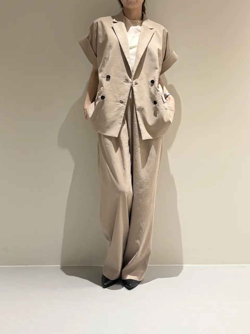  Adachi コーディネート画像