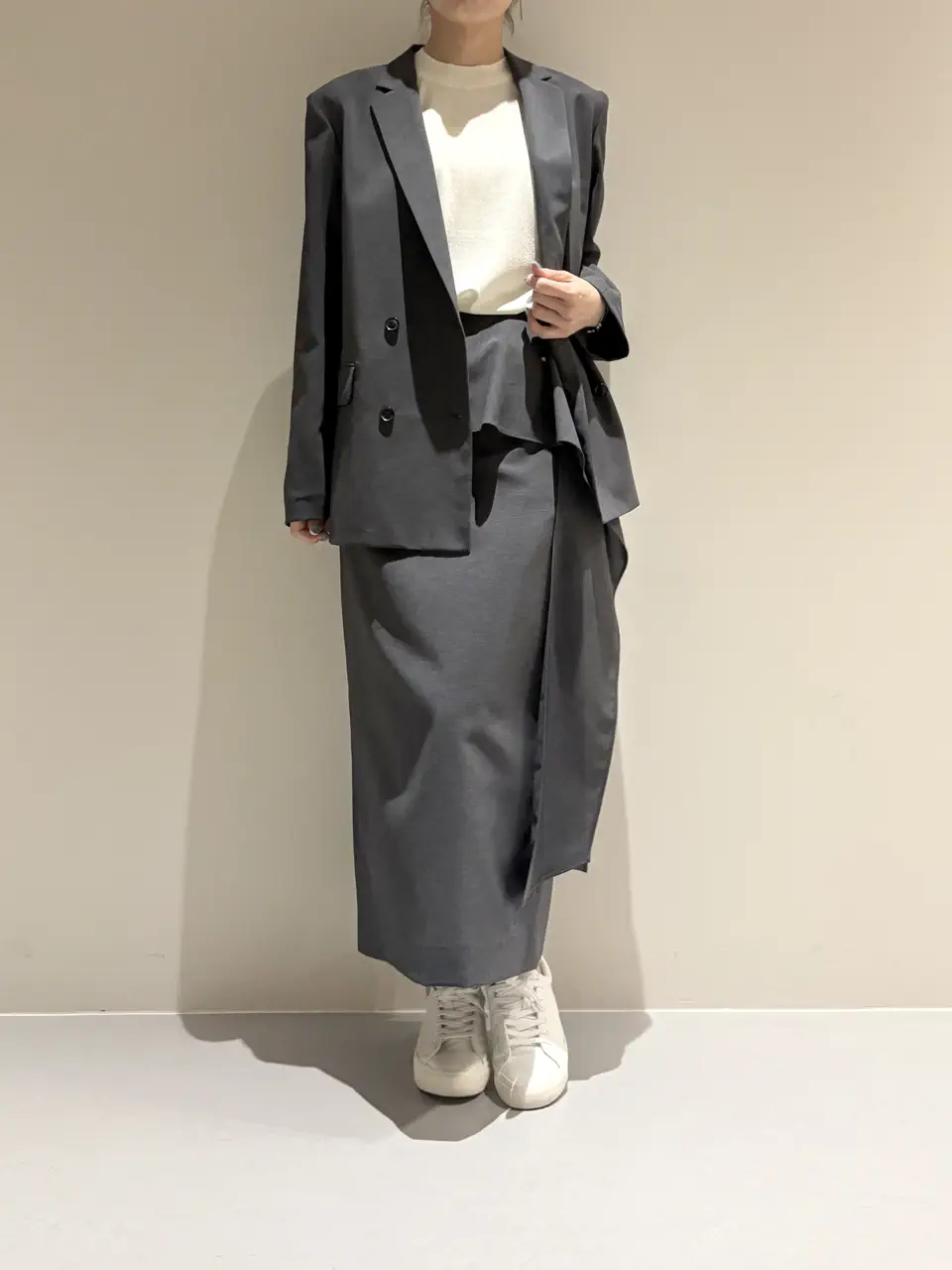  Adachi コーディネート画像