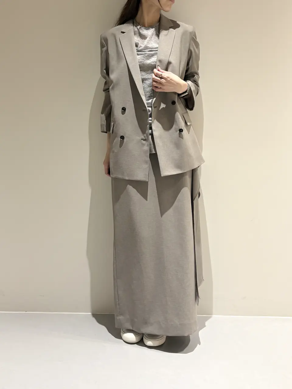  Adachi コーディネート画像