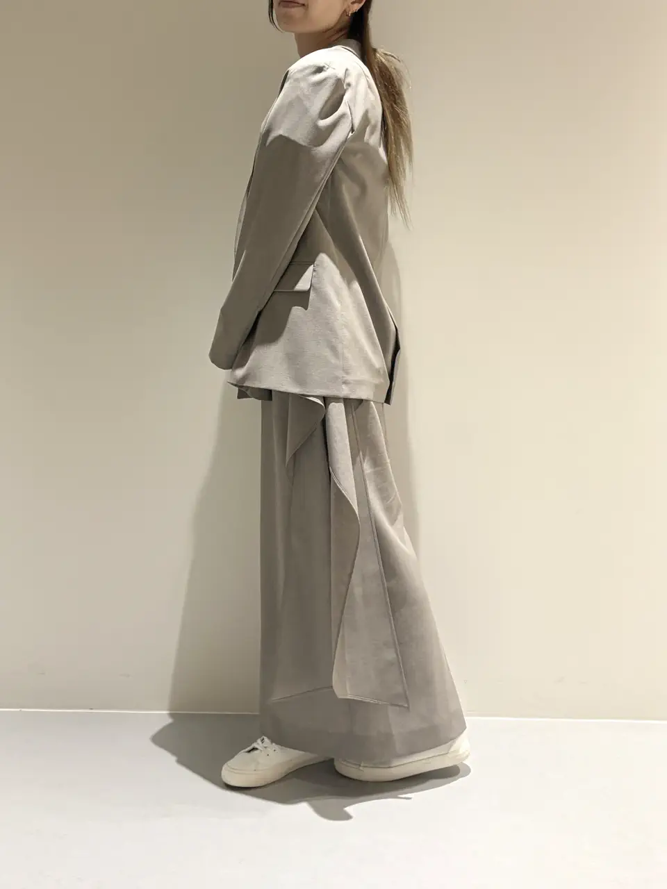 BEIGE， Adachi コーディネート画像
