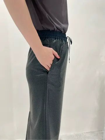 BEIGE， 小泉 コーディネート画像