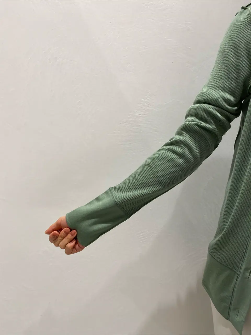 BEIGE， R.A コーディネート画像