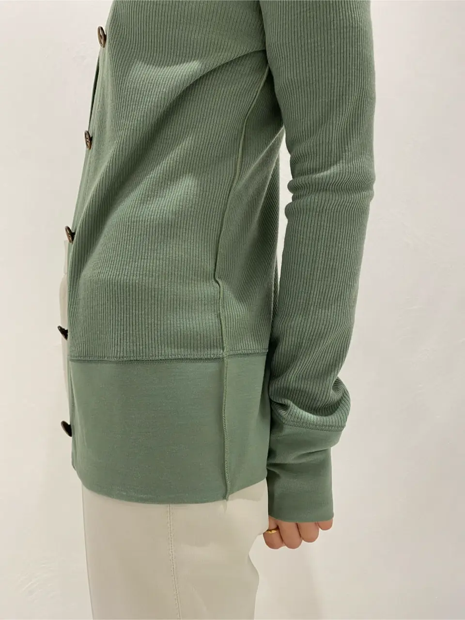 BEIGE， R.A コーディネート画像