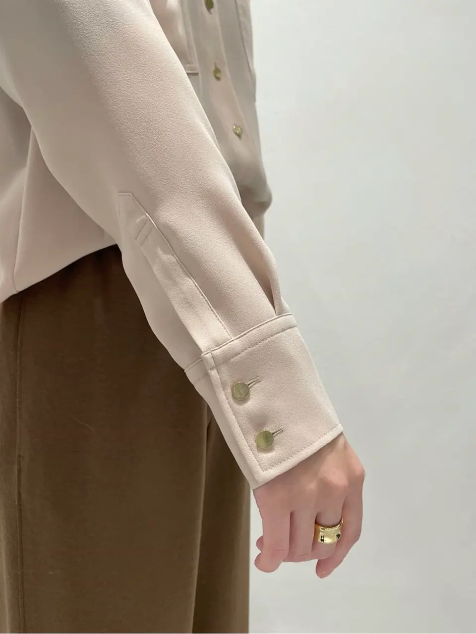 BEIGE， 小泉 コーディネート画像