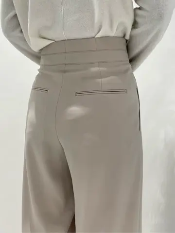 BEIGE， 小泉 コーディネート画像