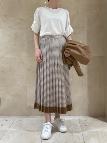 BEIGE， スタッフ コーディネート画像