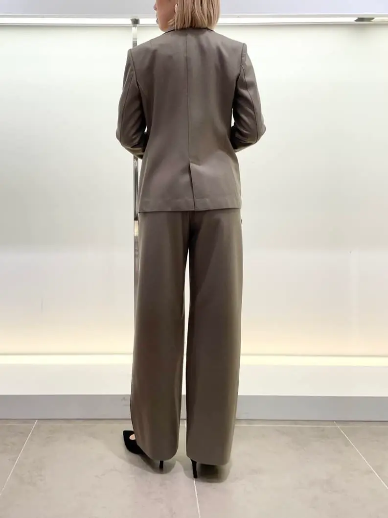 BEIGE， 柴田 コーディネート画像