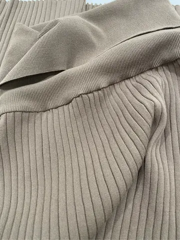 BEIGE， R.A コーディネート画像