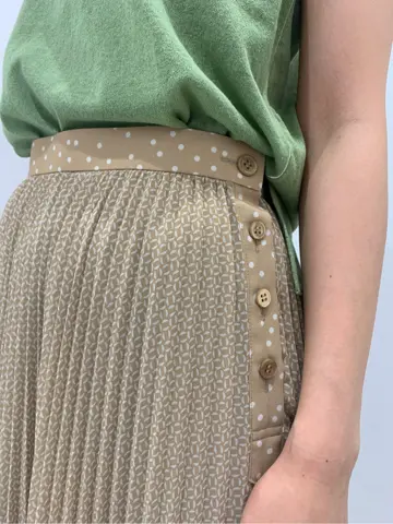 BEIGE， R.A コーディネート画像