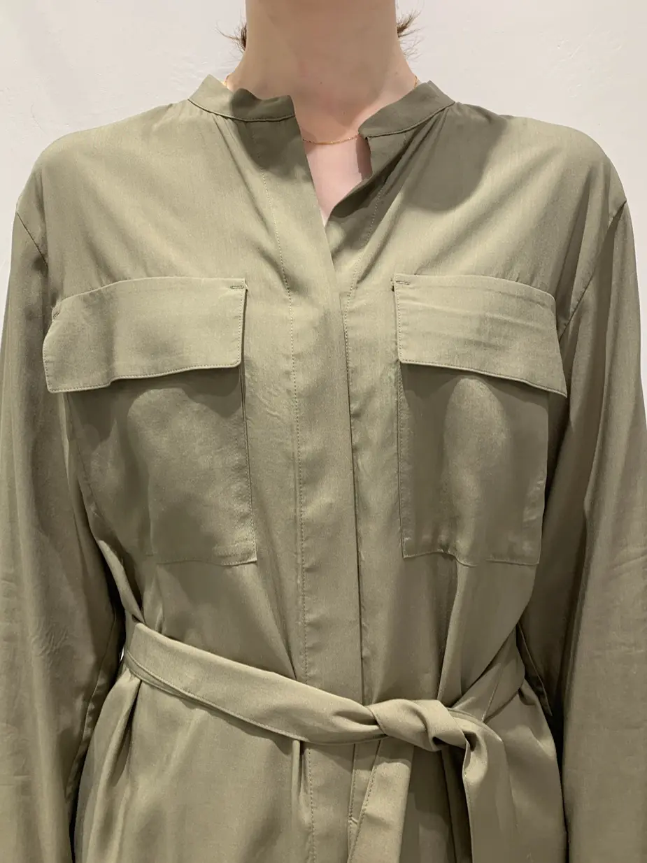 BEIGE， 小泉 コーディネート画像