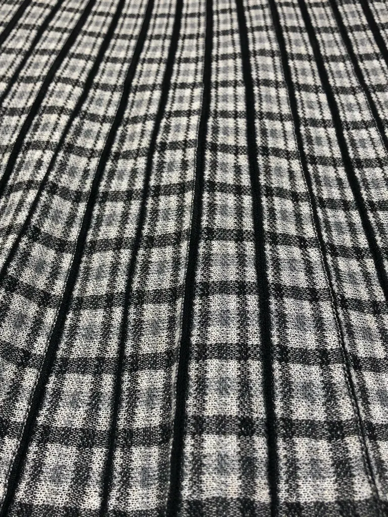 BEIGE， 藤木 コーディネート画像