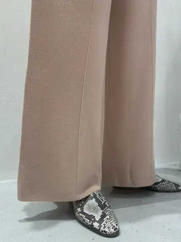 BEIGE， 小泉 コーディネート画像