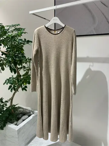 BEIGE， 小泉 コーディネート画像