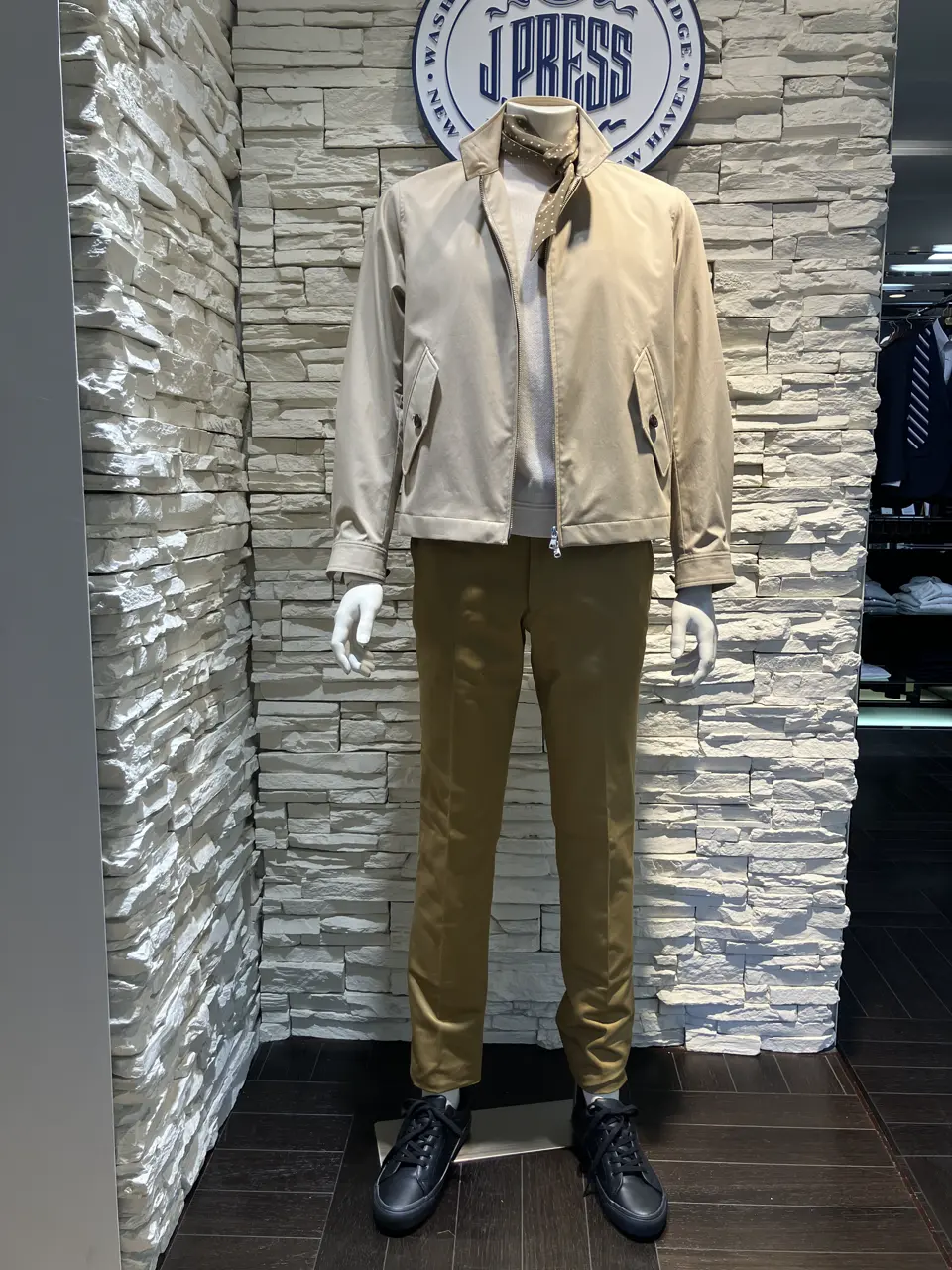  宮﨑 コーディネート画像