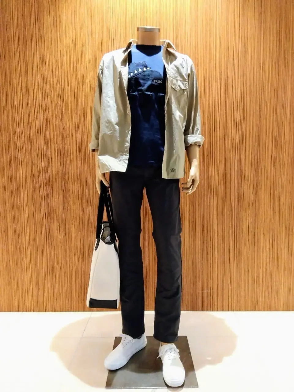  金子 コーディネート画像