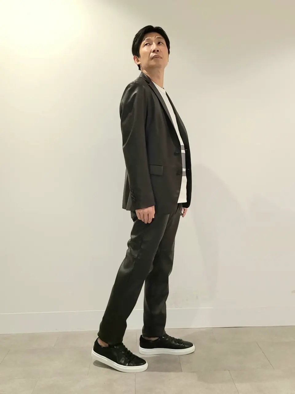 JOSEPH HOMME 泉 コーディネート画像