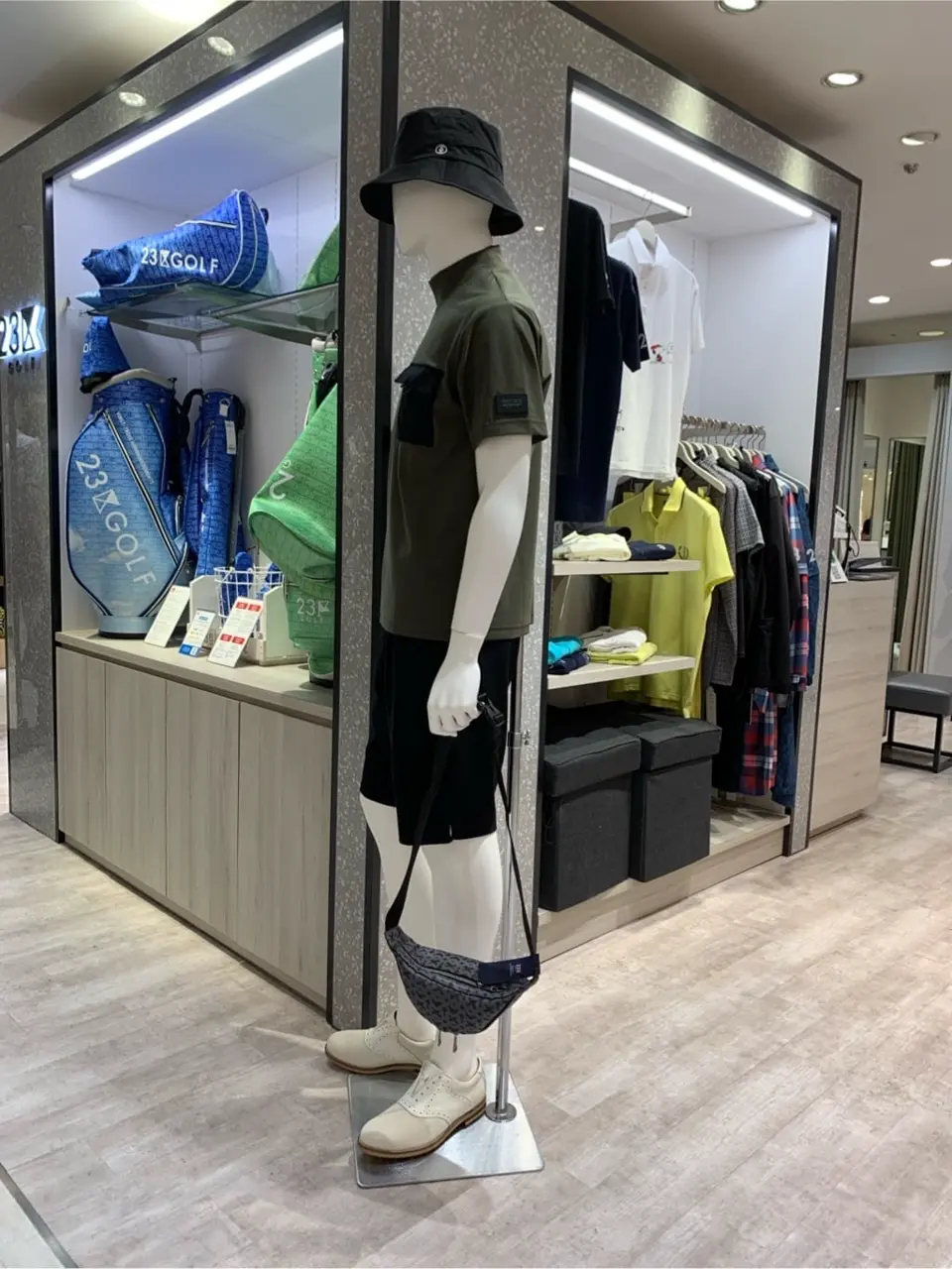 23区GOLF 松屋スタッフ コーディネート画像