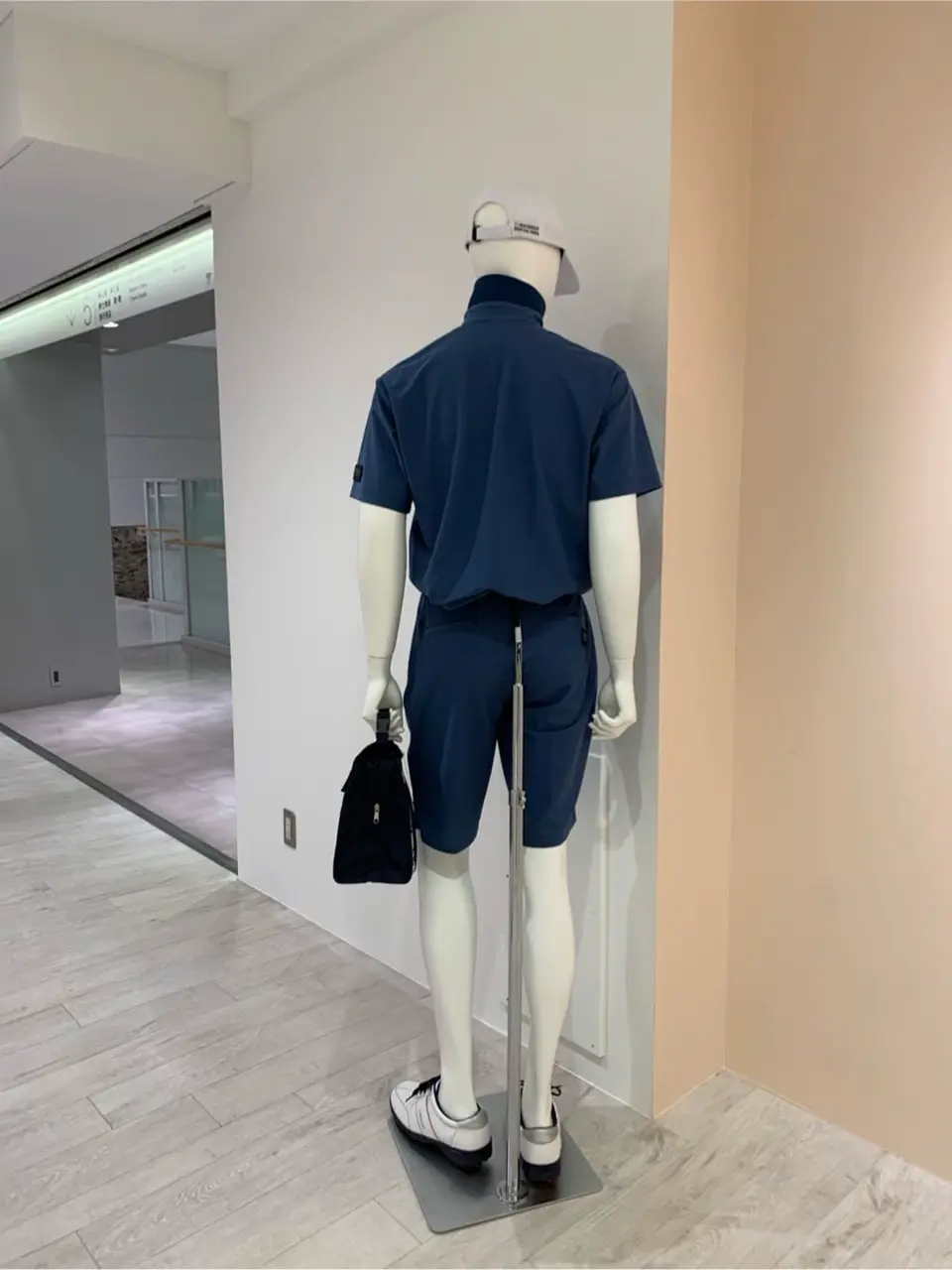 23区GOLF 松屋スタッフ コーディネート画像