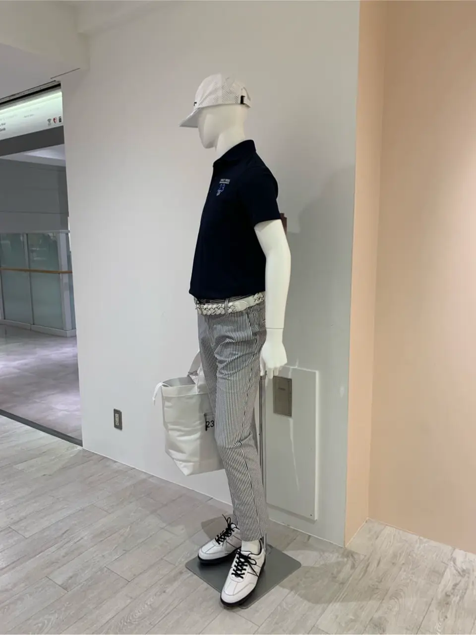 23区GOLF 松屋スタッフ コーディネート画像