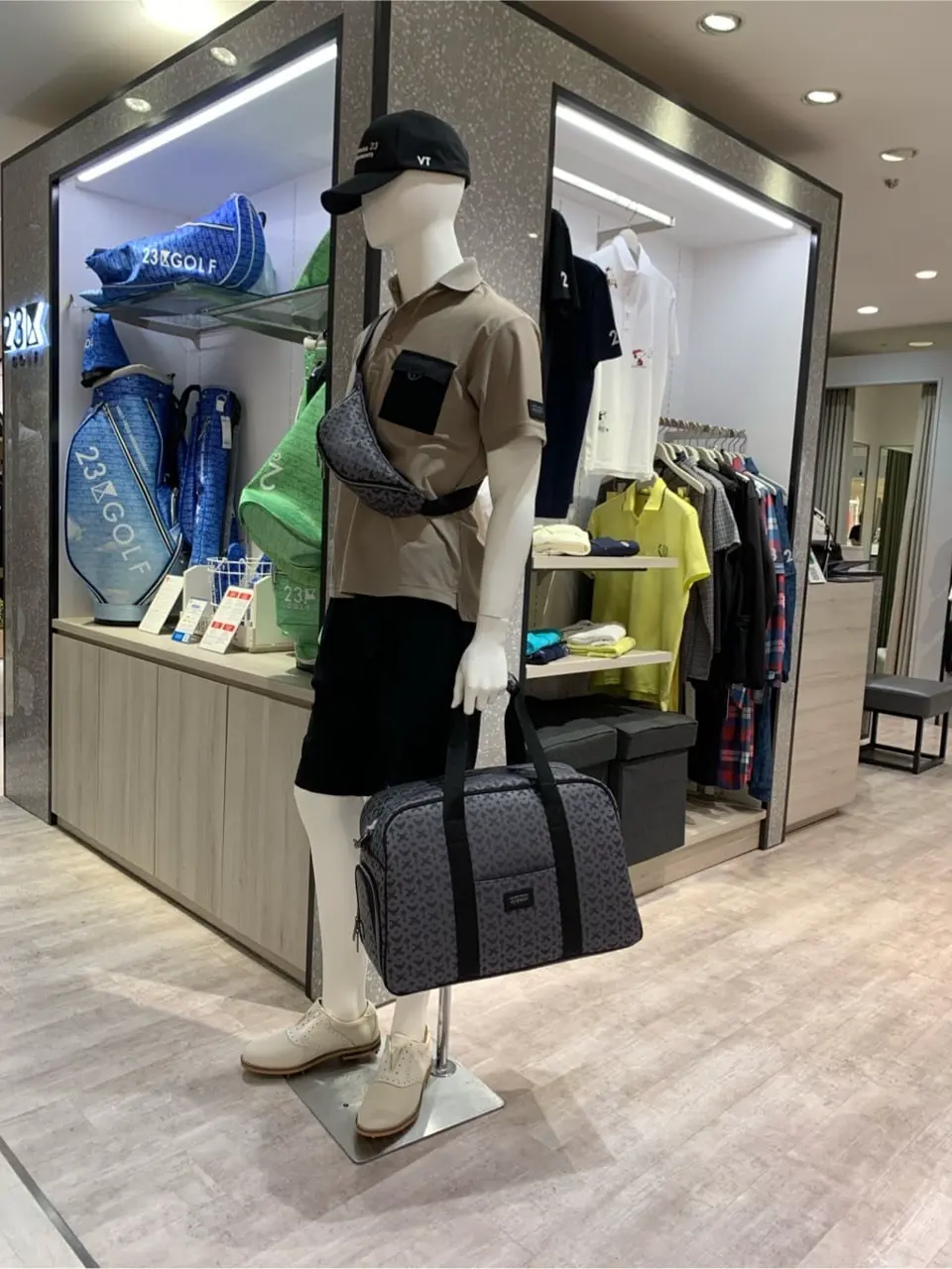 23区GOLF 松屋スタッフ コーディネート画像